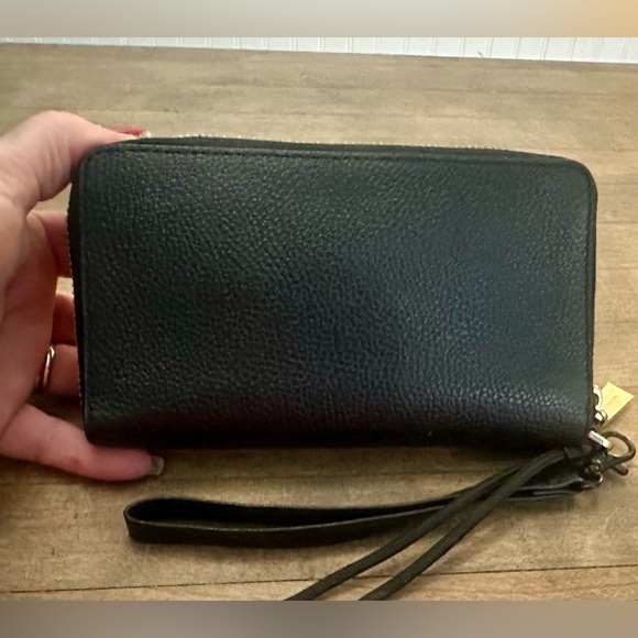 Michael Kors Black Pebbled Leather Jet Set Continental Wristlet Wallet - Picture 2 of 9